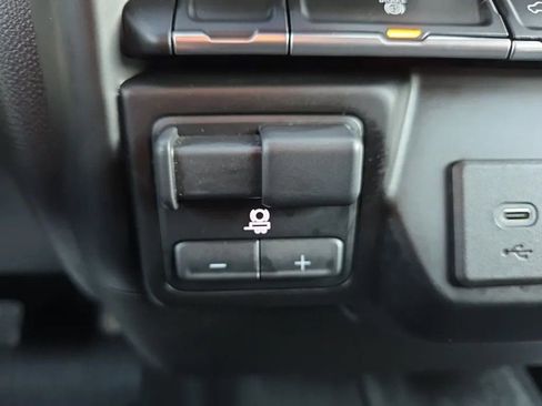 Used 2023 Chevrolet Silverado 2500 LT image 30