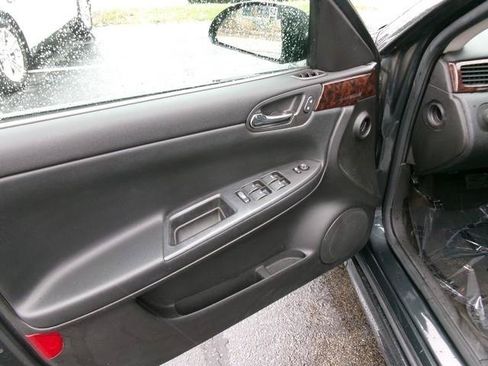 Used 2016 Chevrolet Impala LT FWD image 6