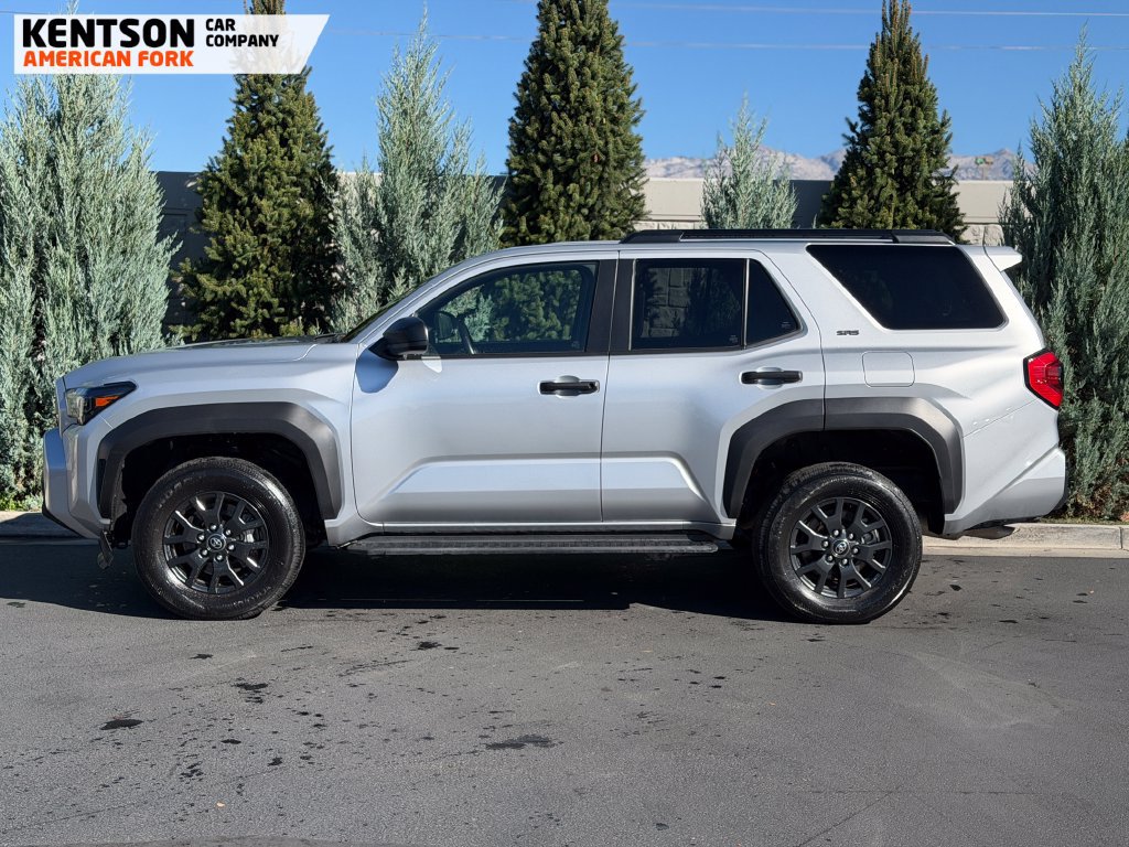 Used 2025 Toyota 4Runner SR5 AWD/4WD image 4