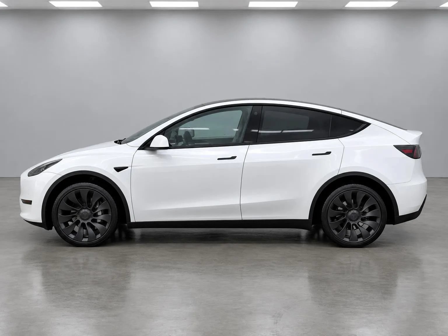 Used 2023 Tesla Model Y Long Range AWD/4WD image 2