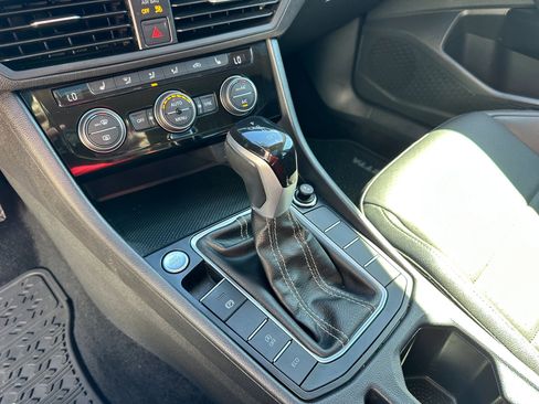 Used 2023 Volkswagen Jetta SE w/ Panoramic Sunroof Package image 30