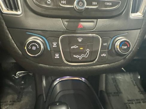 Used 2018 Chevrolet Malibu LT FWD image 28