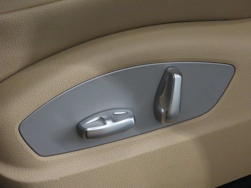 Certified 2024 Porsche Macan AWD/4WD image 39
