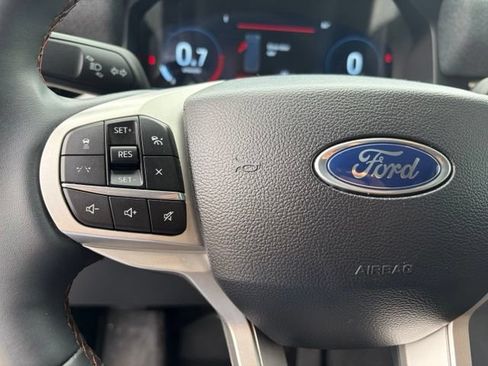 Used 2025 Ford Explorer Active AWD/4WD image 30