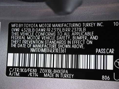 Used 2020 Toyota C-HR XLE FWD image 3