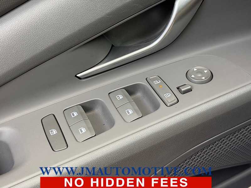 Used 2024 Hyundai Elantra SEL FWD image 35