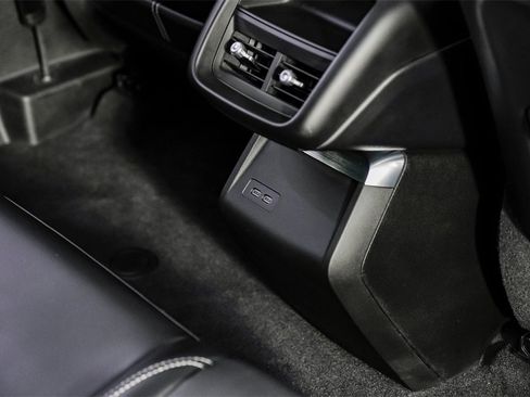 Used 2024 Cadillac Lyriq Luxury image 38