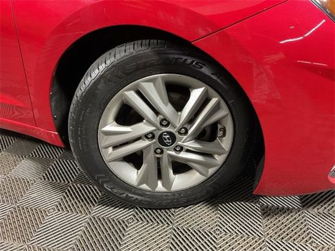 Used 2020 Hyundai Elantra SEL image 35