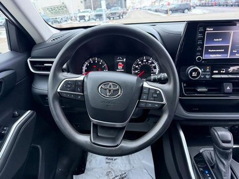 Used 2022 Toyota Highlander L image 15