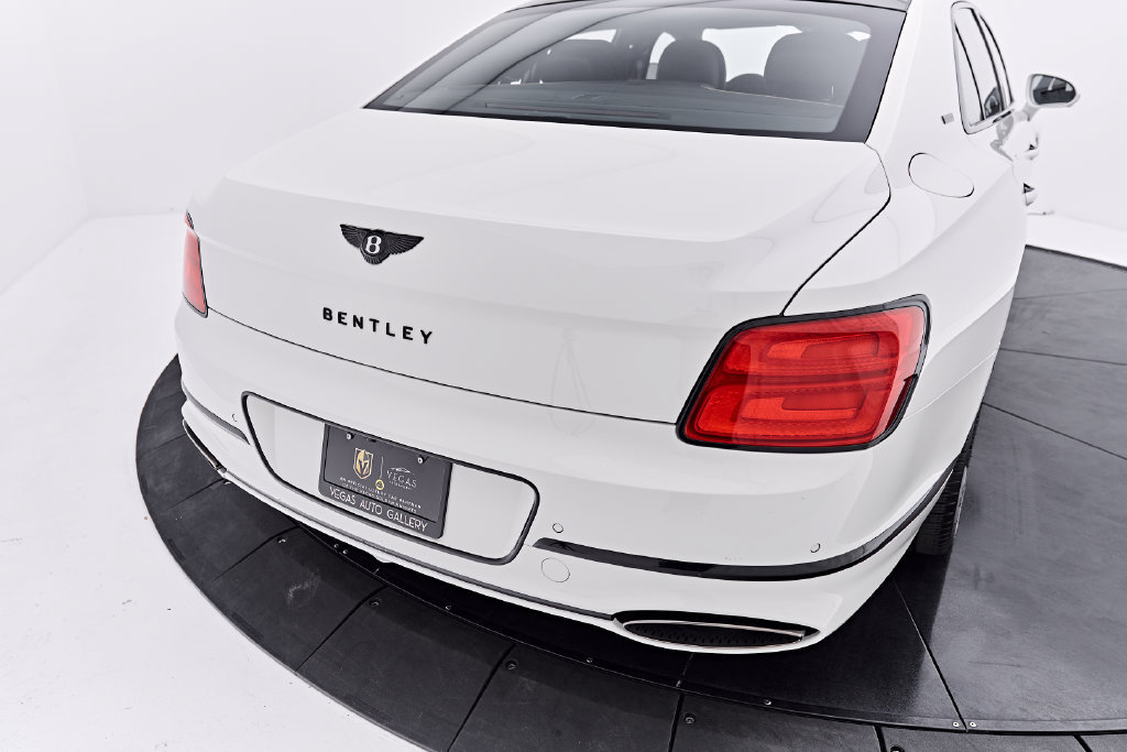 Used 2025 Bentley Flying Spur Plug-In Hybrid AWD/4WD image 18
