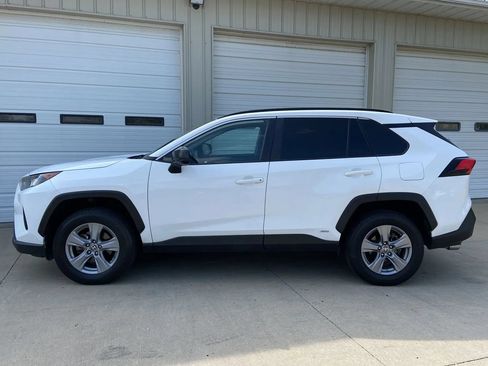 Used 2022 Toyota RAV4 LE AWD/4WD image 4