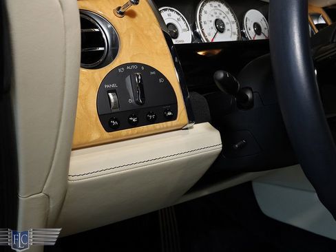 Used 2019 Rolls-Royce Wraith Coupe image 36