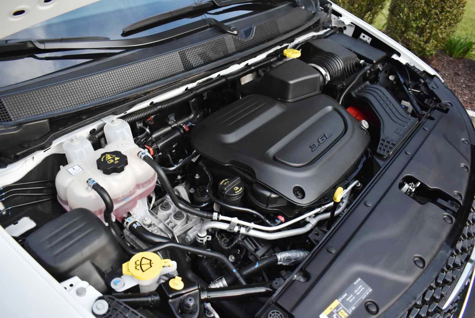 Used 2025 Chrysler Pacifica Select FWD image 33