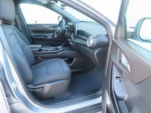 Used 2025 Chevrolet Equinox LT image 23