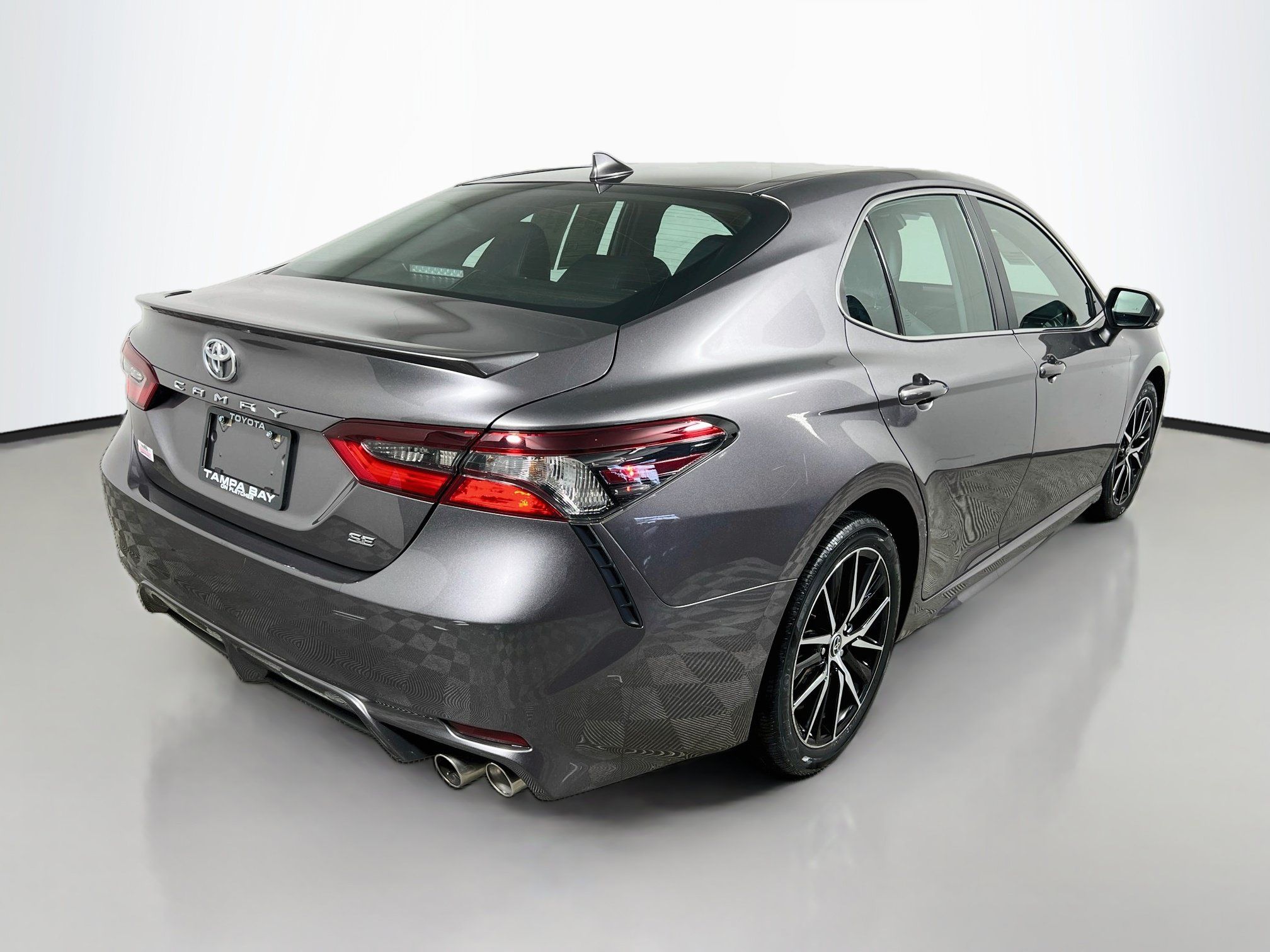 Used 2023 Toyota Camry SE FWD image 4