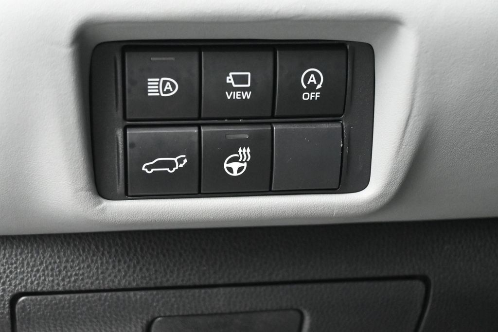 Used 2024 Toyota Highlander Limited FWD image 6