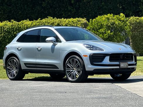Certified 2026 Porsche Macan AWD/4WD image 10