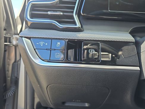 Used 2025 Kia Sportage LX image 27