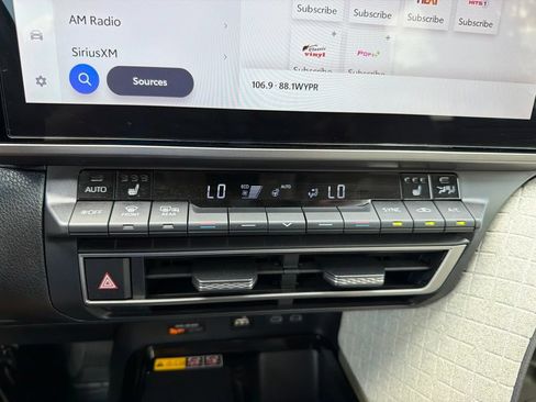 Used 2025 Toyota Camry XLE FWD image 13