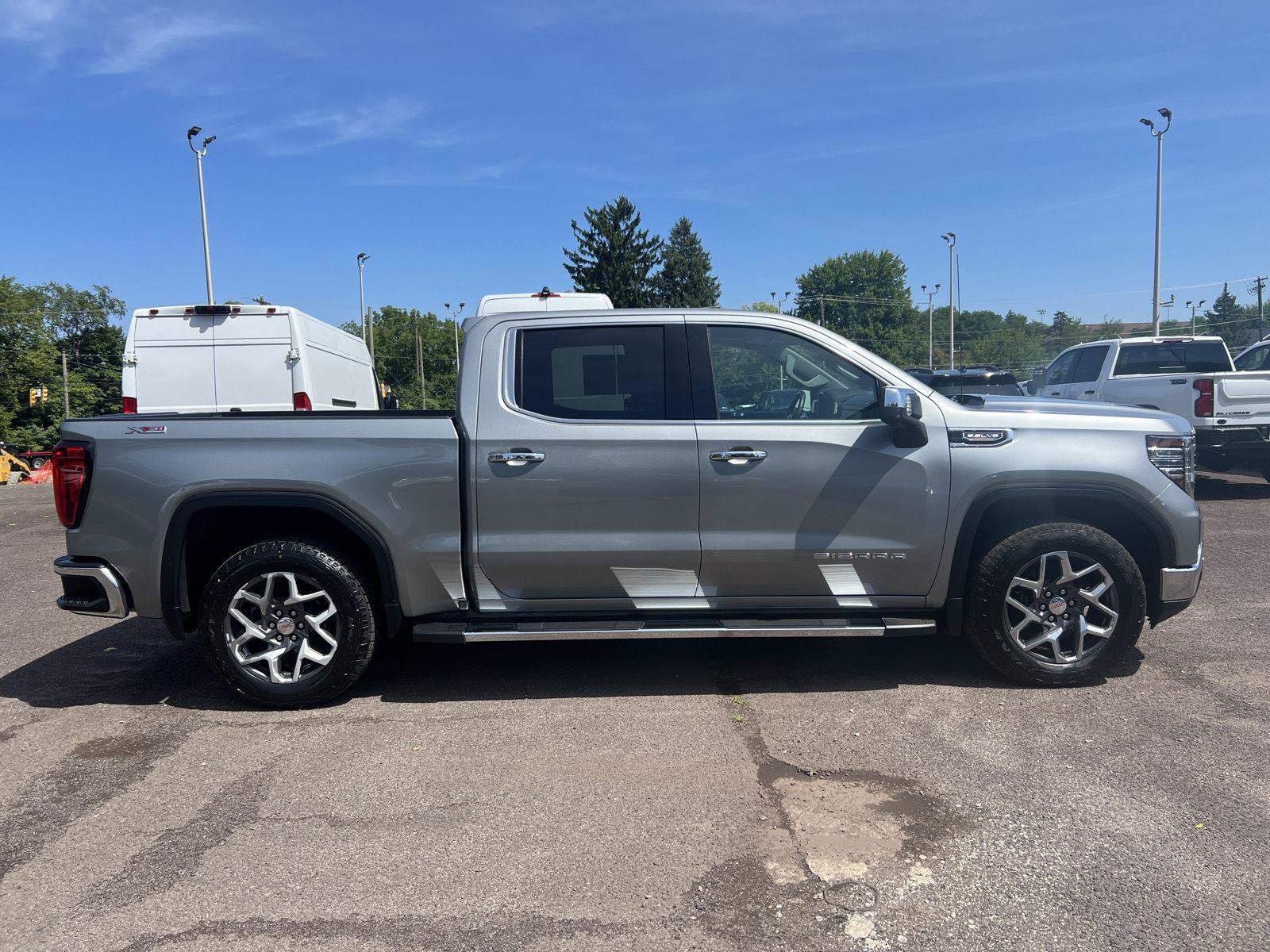 Used 2023 GMC Sierra 1500 SLT w/ SLT Premium Plus Package AWD/4WD image 8