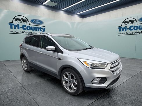 Used 2019 Ford Escape Titanium image 1