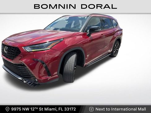Used 2021 Toyota Highlander XSE FWD image 1