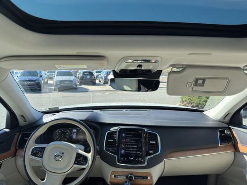 Used 2022 Volvo XC90 T5 Momentum w/ Advanced Package image 11