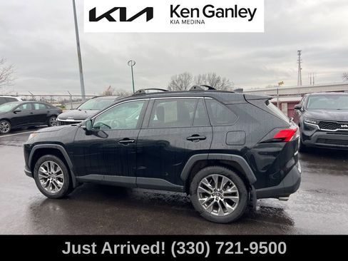 Used 2019 Toyota RAV4 XLE Premium w/ Cold Weather Package image 8