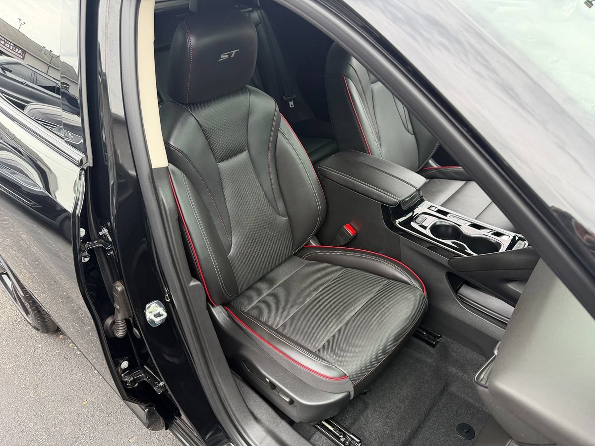 Used 2023 Buick Envision Essence w/ Technology Package I AWD/4WD image 35