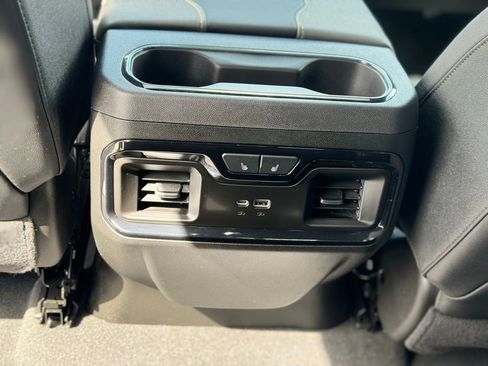 Used 2025 Chevrolet Silverado 2500 ZR2 w/ Technology Package image 24