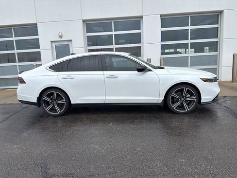 Used 2024 Honda Accord Sport image 3