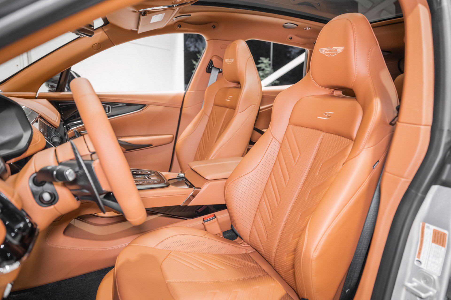 Used 2026 Aston Martin DBX S AWD/4WD image 12