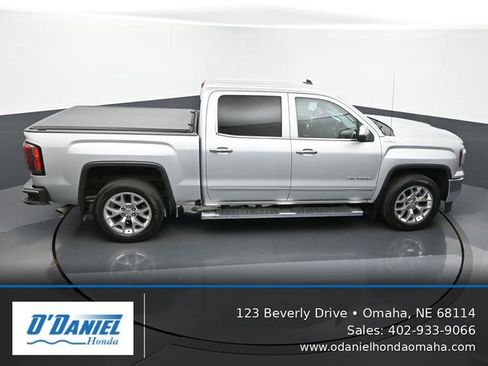 Used 2017 GMC Sierra 1500 SLT w/ SLT Preferred Package AWD/4WD image 19