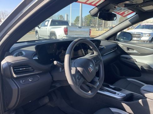 Used 2024 Buick Envista Preferred w/ Convenience II Package image 10