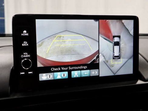 Used 2025 Honda Pilot TrailSport image 2