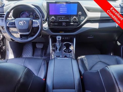 Certified 2024 Toyota Highlander Limited AWD/4WD image 4