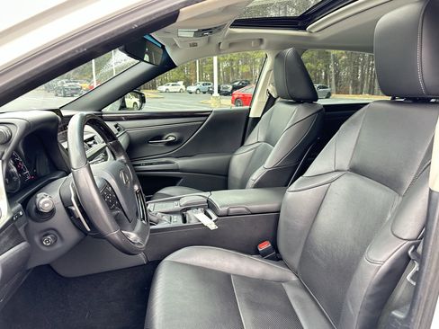 Used 2020 Lexus ES 300h w/ Premium Package image 7