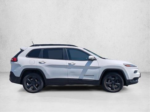 Used 2018 Jeep Cherokee Limited w/ Technology Group AWD/4WD image 4