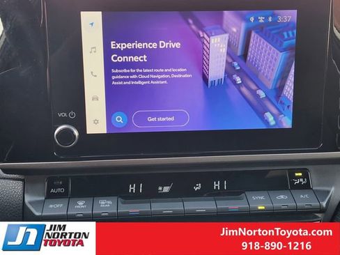 Used 2025 Toyota Camry SE image 18