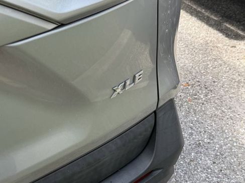 Used 2021 Toyota RAV4 XLE FWD image 11