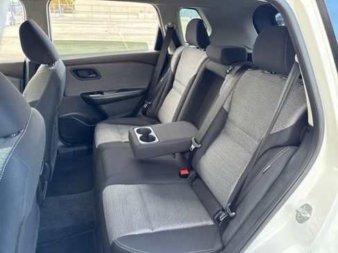 Used 2022 Nissan Rogue S image 22