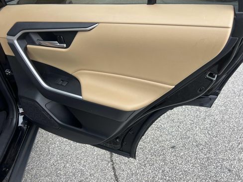 Used 2021 Toyota RAV4 XLE image 16