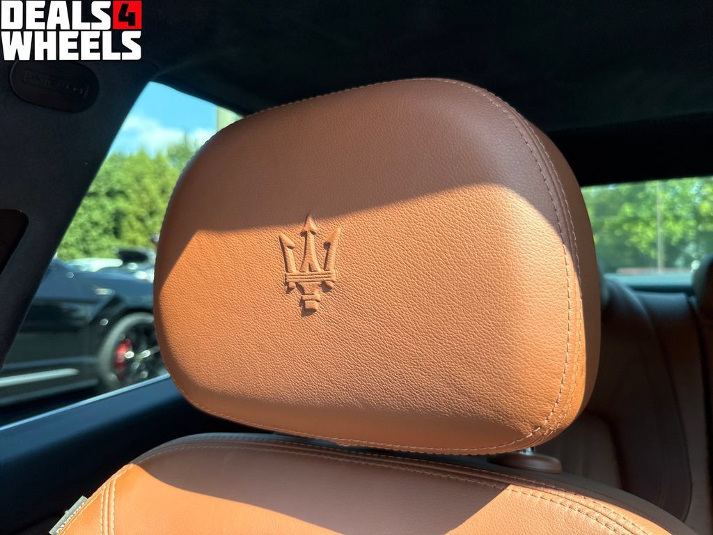 Used 2015 Maserati Ghibli RWD image 39