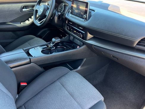 Used 2023 Nissan Rogue SV image 17