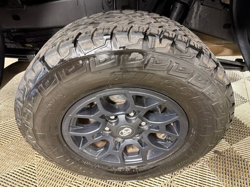 Used 2021 Toyota Tacoma SR5 RWD image 17