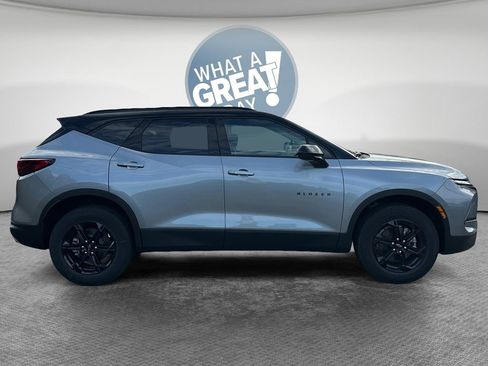 New 2025 Chevrolet Blazer LT w/ Convenience Package image 2