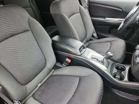 Used 2017 Dodge Journey SXT w/ Comfort/Convenience Group FWD image 16