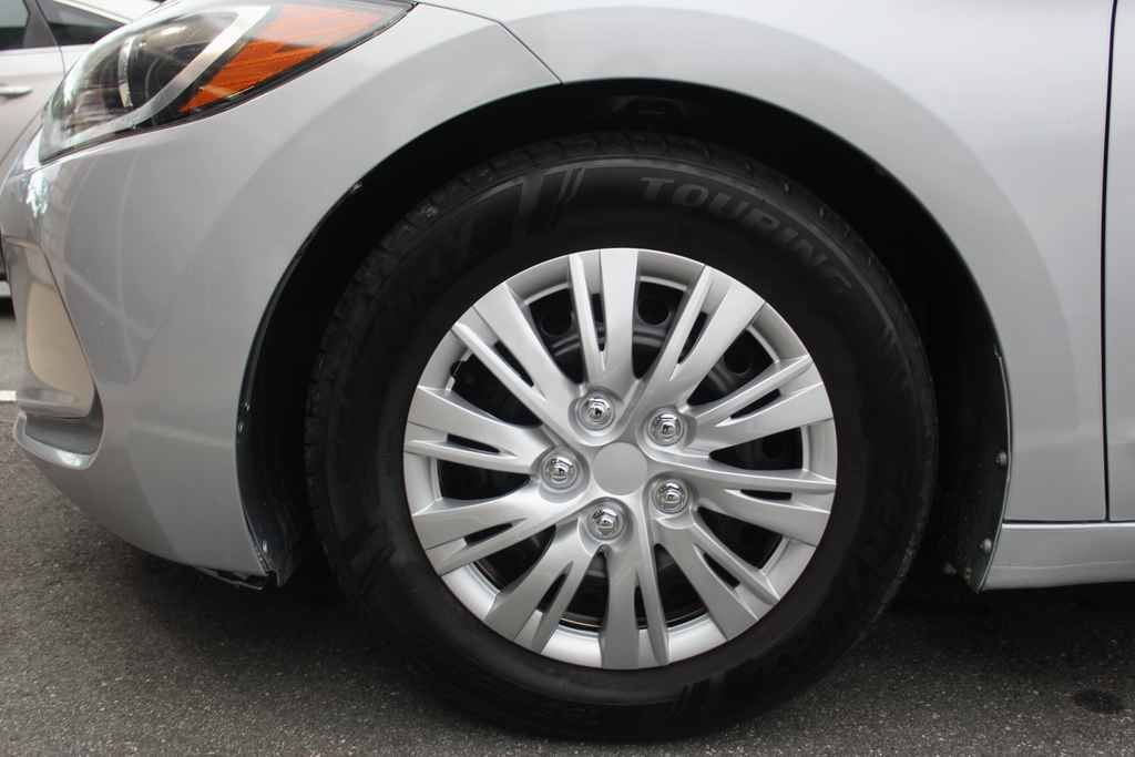 Used 2017 Hyundai Elantra SE FWD image 26