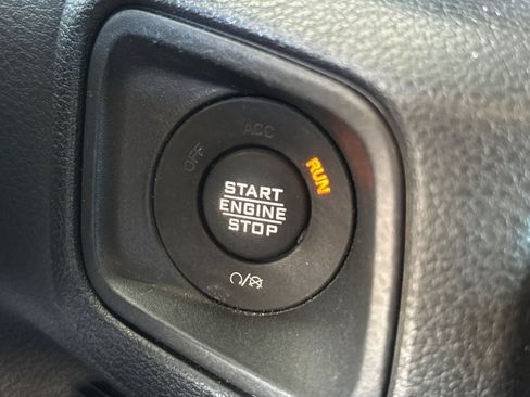Used 2024 Jeep Wrangler Unlimited AWD/4WD image 31