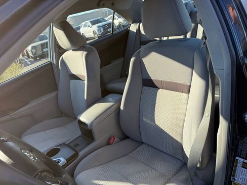Used 2013 Toyota Camry LE image 8
